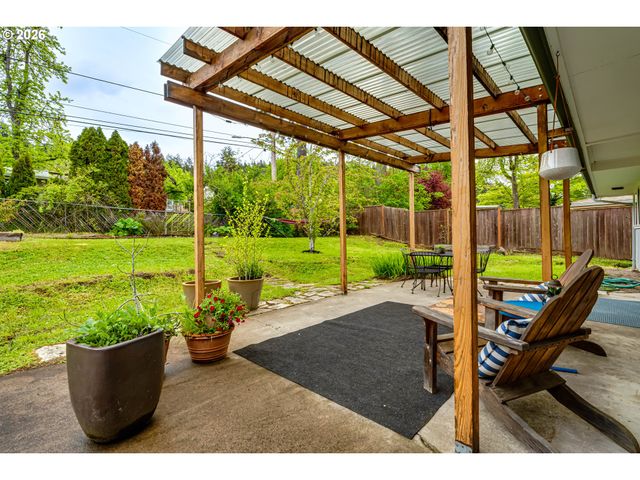 3175 UNIVERSITY St, Eugene, OR 97405