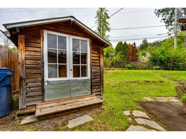 3175 UNIVERSITY St, Eugene, OR 97405