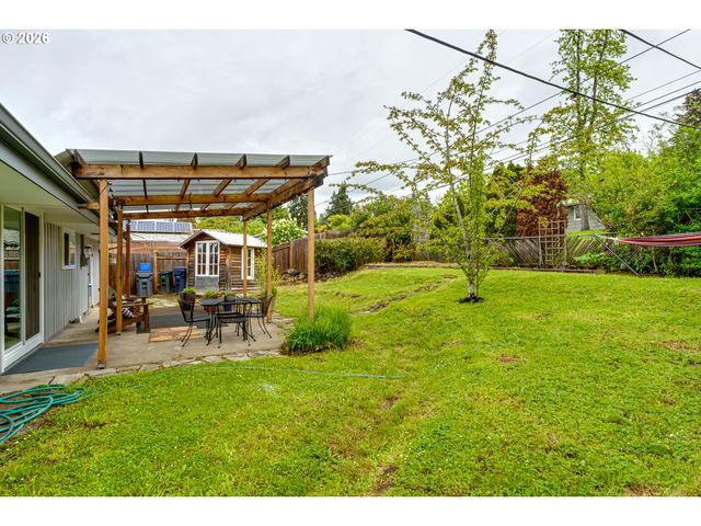 3175 UNIVERSITY St, Eugene, OR 97405