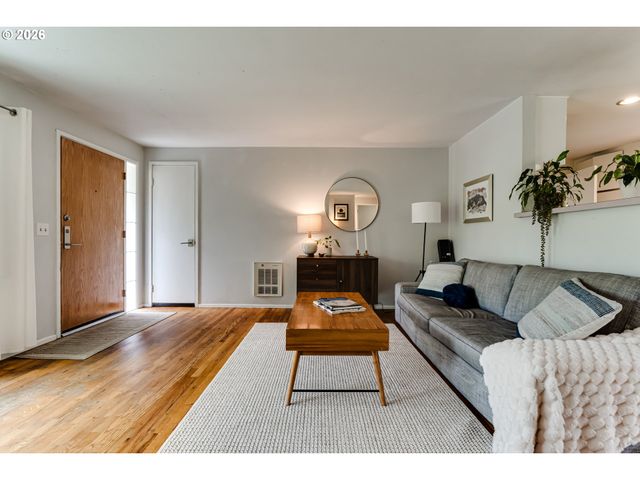 3175 UNIVERSITY St, Eugene, OR 97405