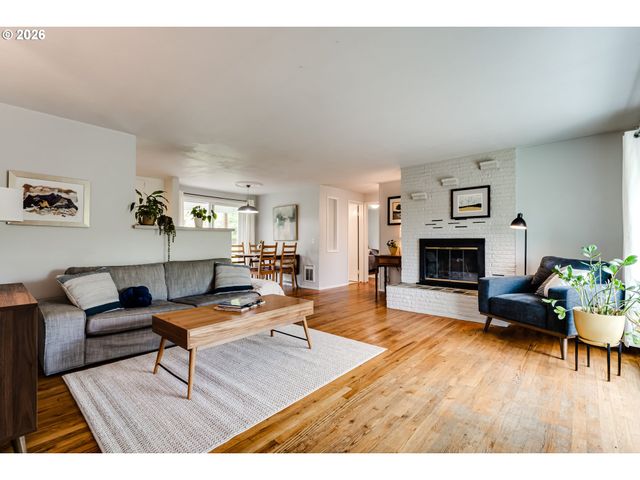 3175 UNIVERSITY St, Eugene, OR 97405