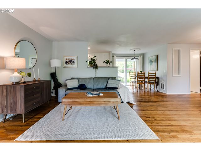 3175 UNIVERSITY St, Eugene, OR 97405