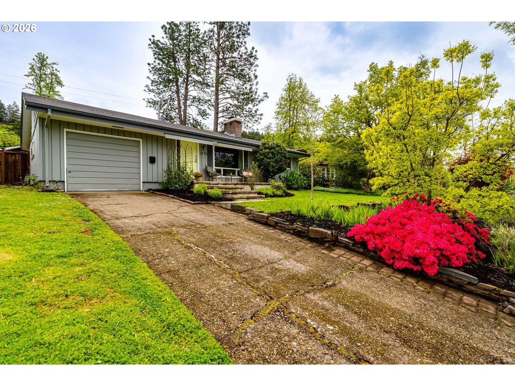 3175 UNIVERSITY St, Eugene, OR 97405