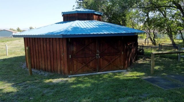 76 First Road, Whitehall, MT 59759