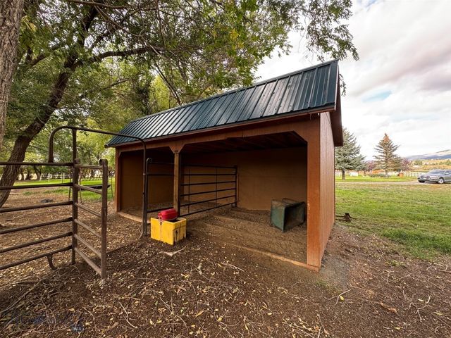 76 First Road, Whitehall, MT 59759