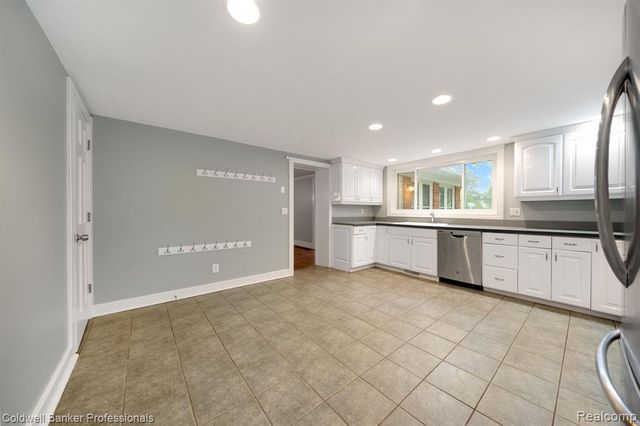 3590 Orchard Lake Road, Orchard Lake, MI 48324