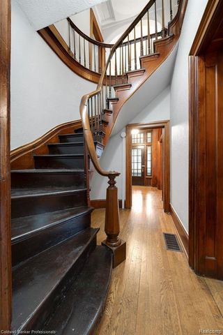 3590 Orchard Lake Road, Orchard Lake, MI 48324