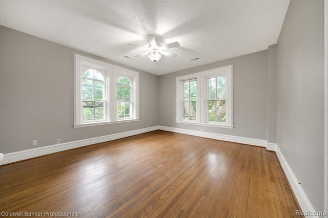 3590 Orchard Lake Road, Orchard Lake, MI 48324