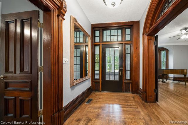 3590 Orchard Lake Road, Orchard Lake, MI 48324