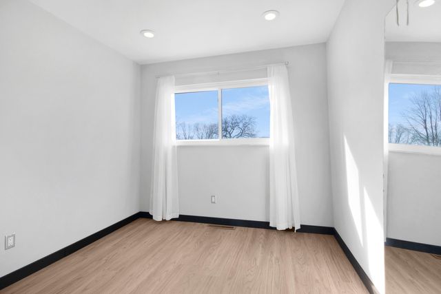 114 S Chase Drive, Crown Point, IN 46307