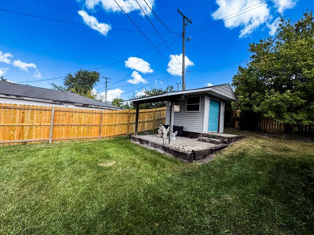 114 S Chase Drive, Crown Point, IN 46307