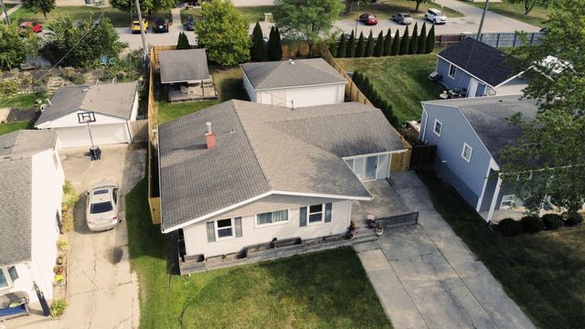 114 S Chase Drive, Crown Point, IN 46307