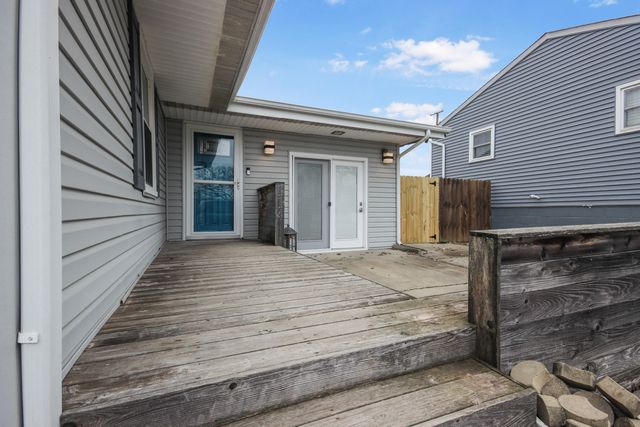 114 S Chase Drive, Crown Point, IN 46307