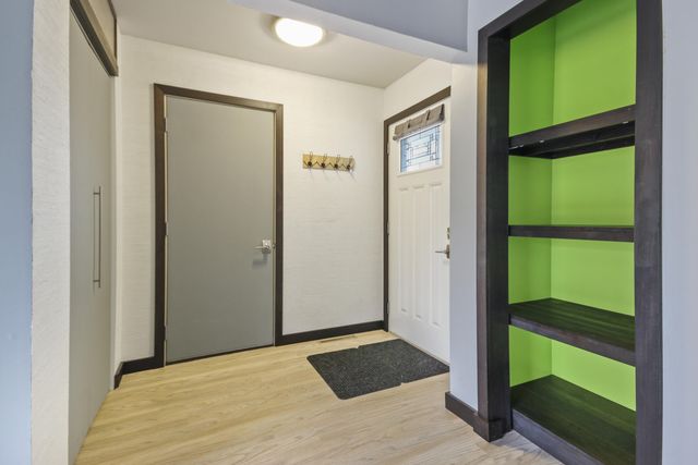 114 S Chase Drive, Crown Point, IN 46307