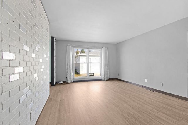 114 S Chase Drive, Crown Point, IN 46307