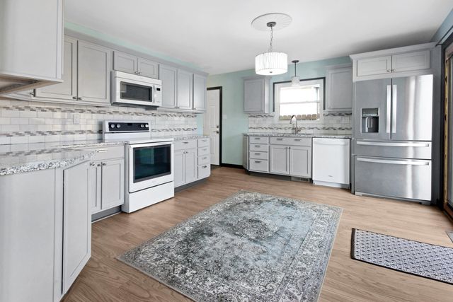 114 S Chase Drive, Crown Point, IN 46307