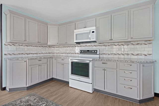 114 S Chase Drive, Crown Point, IN 46307