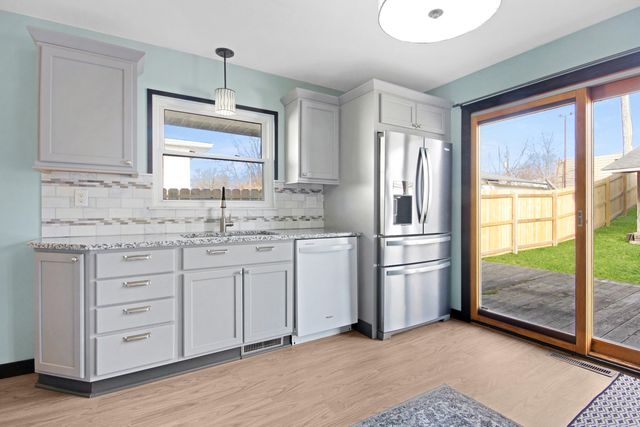 114 S Chase Drive, Crown Point, IN 46307