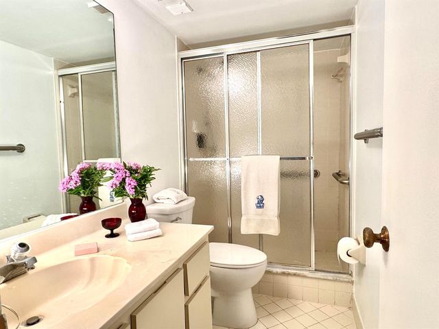 112 Lake Emerald Drive 204, Oakland Park, FL 33309