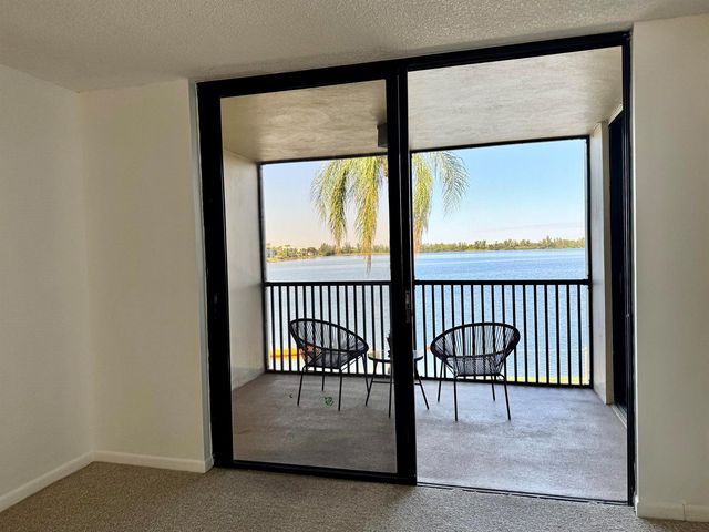 112 Lake Emerald Drive 204, Oakland Park, FL 33309