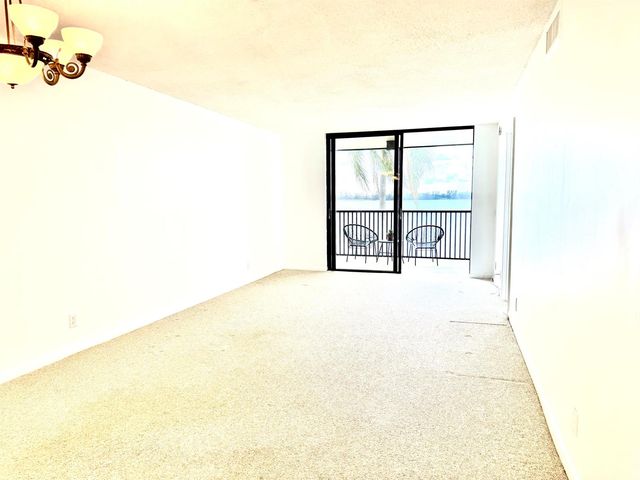 112 Lake Emerald Drive 204, Oakland Park, FL 33309