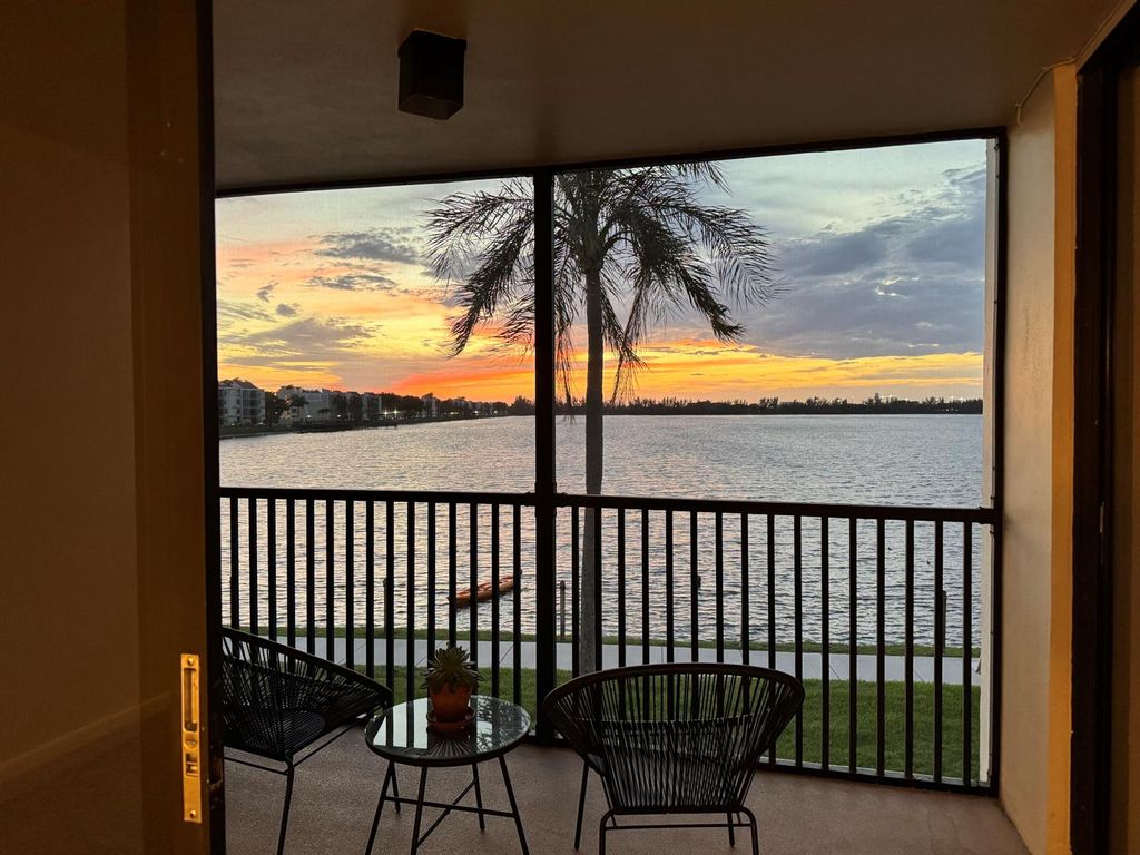 112 Lake Emerald Drive 204, Oakland Park, FL 33309
