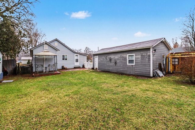 2240 E Loop Road, Shelby, MI 49455