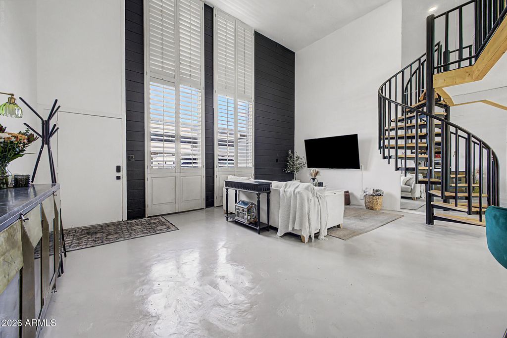 385 W PIERSON Street E6, Phoenix, AZ 85013
