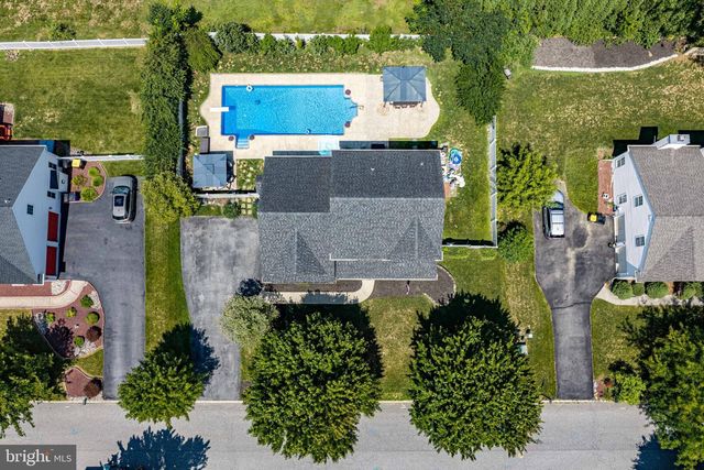 4003 REDWOOD DR, Bethlehem, PA 18020