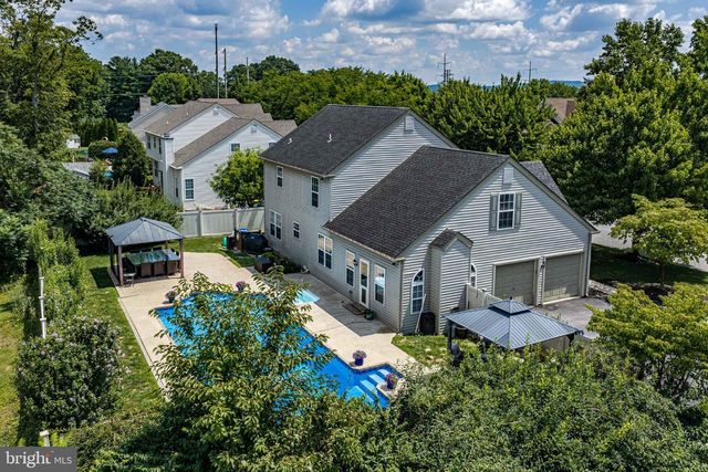 4003 REDWOOD DR, Bethlehem, PA 18020
