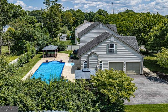 4003 REDWOOD DR, Bethlehem, PA 18020