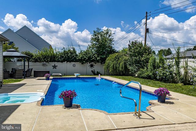 4003 REDWOOD DR, Bethlehem, PA 18020