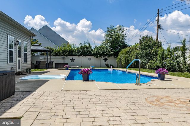 4003 REDWOOD DR, Bethlehem, PA 18020