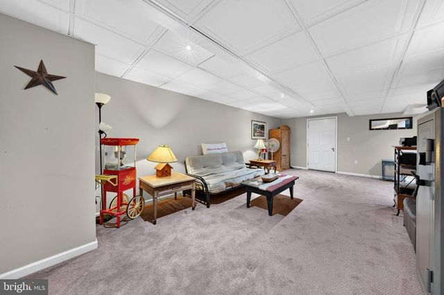 4003 REDWOOD DR, Bethlehem, PA 18020