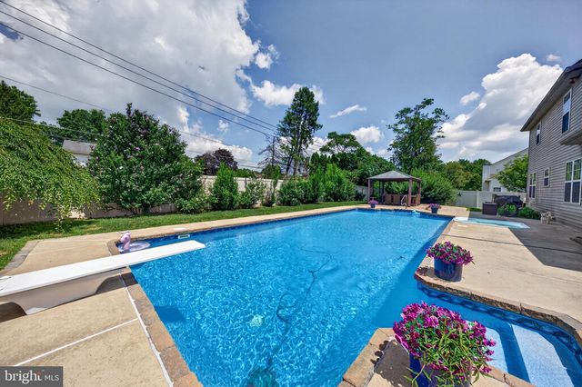 4003 REDWOOD DR, Bethlehem, PA 18020