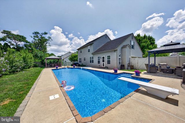 4003 REDWOOD DR, Bethlehem, PA 18020