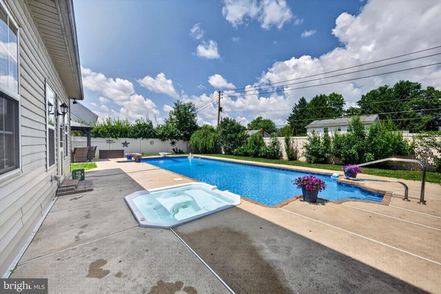 4003 REDWOOD DR, Bethlehem, PA 18020