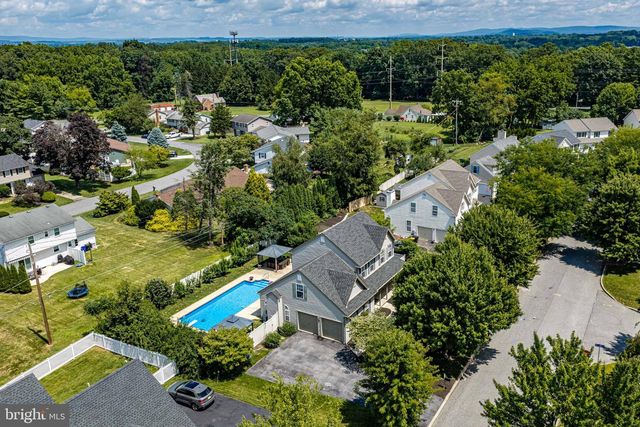 4003 REDWOOD DR, Bethlehem, PA 18020