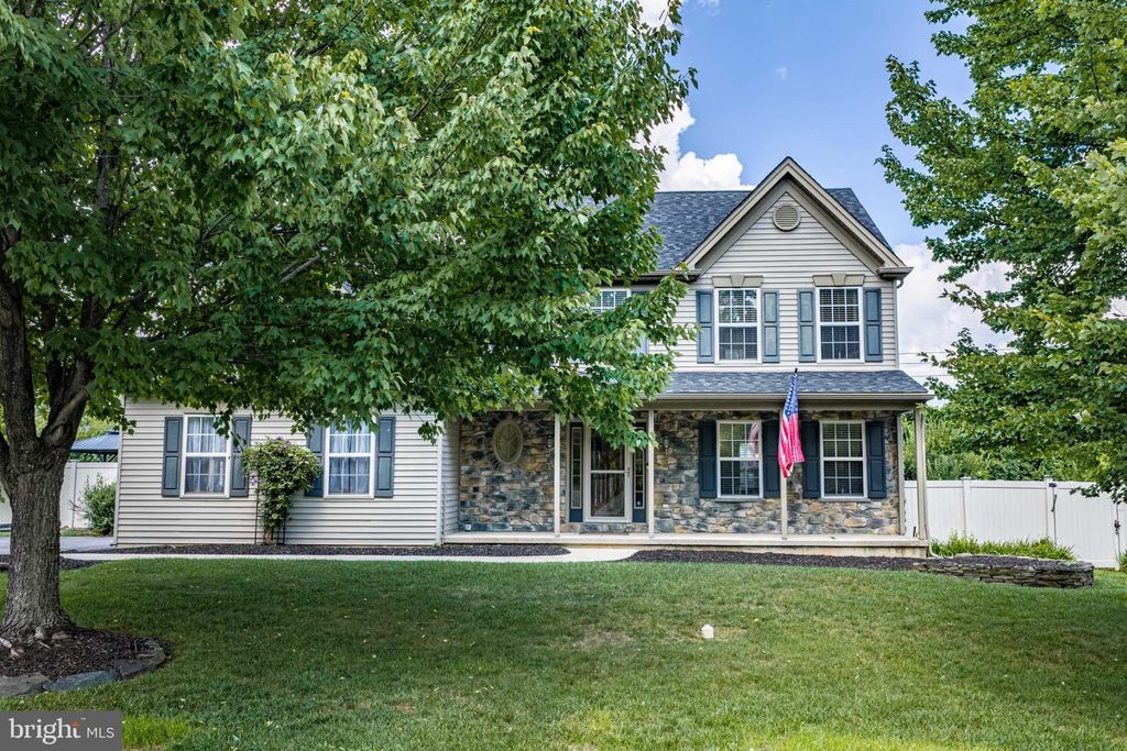 4003 REDWOOD DR, Bethlehem, PA 18020