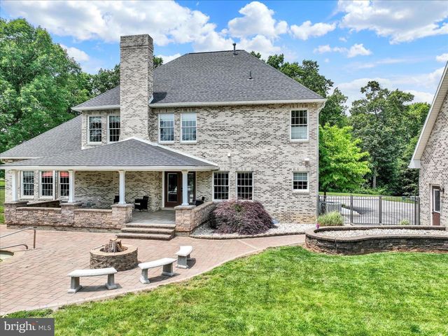 4440 BEARDS SCHOOL RD, Spring Grove, PA 17362