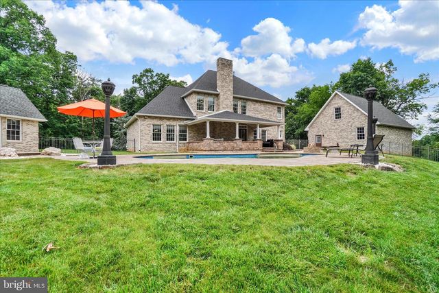 4440 BEARDS SCHOOL RD, Spring Grove, PA 17362