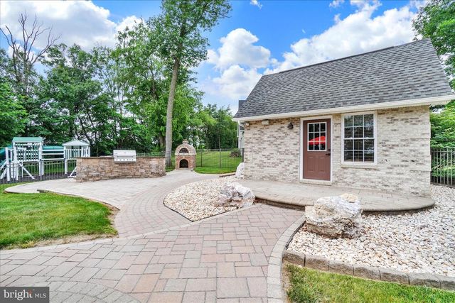 4440 BEARDS SCHOOL RD, Spring Grove, PA 17362