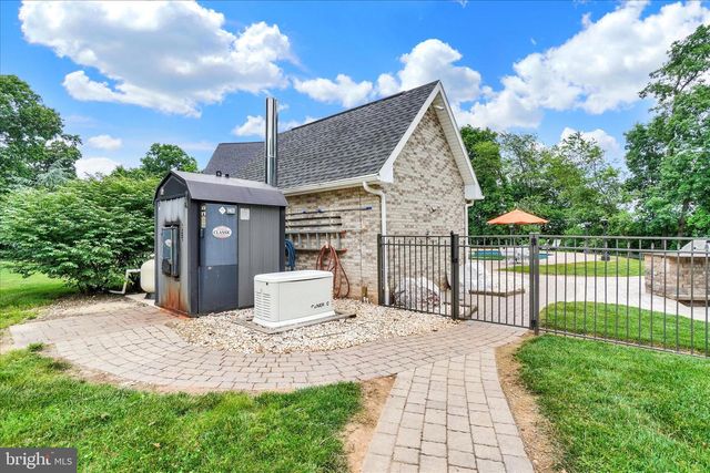 4440 BEARDS SCHOOL RD, Spring Grove, PA 17362
