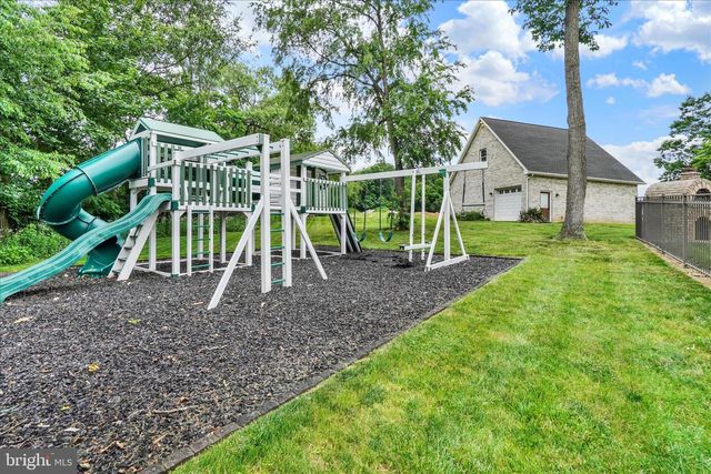 4440 BEARDS SCHOOL RD, Spring Grove, PA 17362