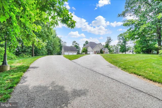 4440 BEARDS SCHOOL RD, Spring Grove, PA 17362