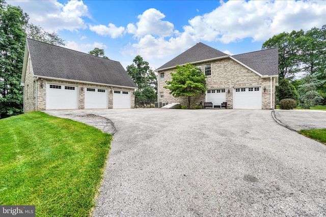 4440 BEARDS SCHOOL RD, Spring Grove, PA 17362