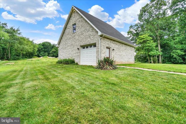 4440 BEARDS SCHOOL RD, Spring Grove, PA 17362
