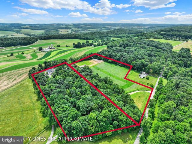 4440 BEARDS SCHOOL RD, Spring Grove, PA 17362