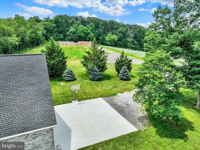 4440 BEARDS SCHOOL RD, Spring Grove, PA 17362