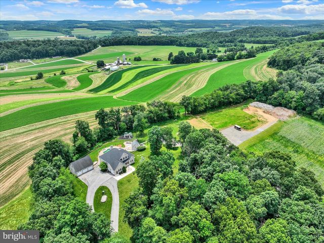 4440 BEARDS SCHOOL RD, Spring Grove, PA 17362